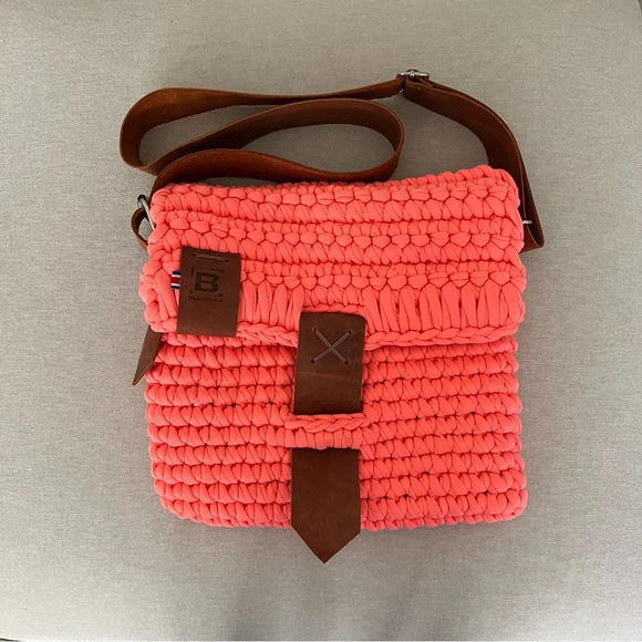 Bulerias Coral Pink Handmade Crochet Leather Costa Rican Crafted Textile Bag EUC - Picture 1 of 4